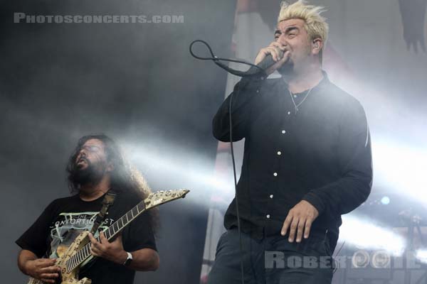 DEFTONES - 2016-06-10 - PARIS - Hippodrome de Longchamp - Main Stage - Camillo Wong Moreno - Stephen Carpenter